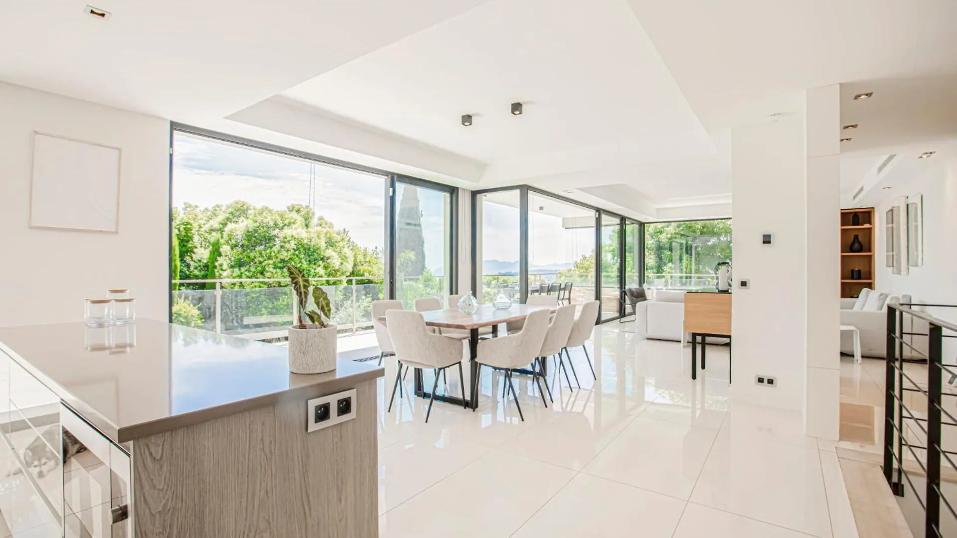 Ref 2152 - Le Cannet - Sea View Villa For Rent