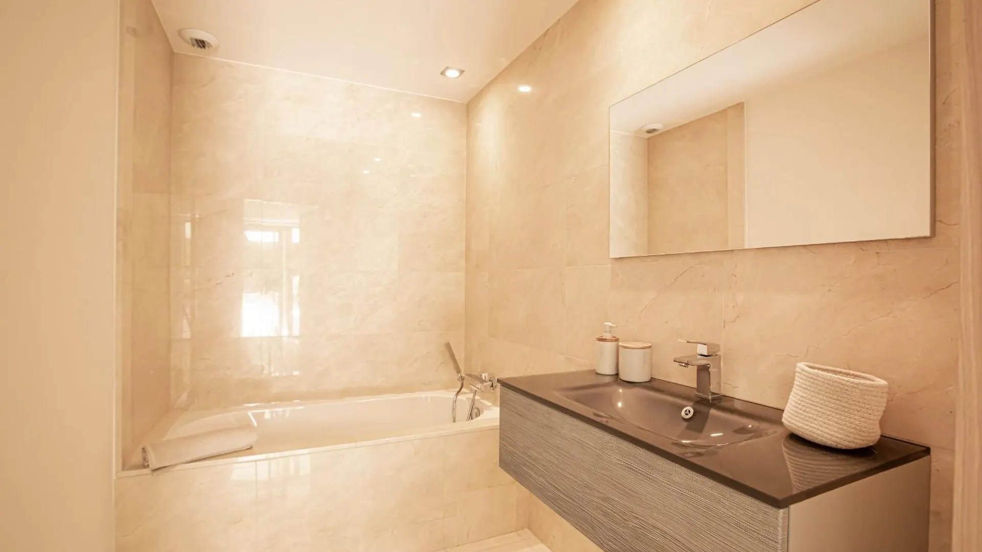 Ref 2152 - Le Cannet - Sea View Villa For Rent